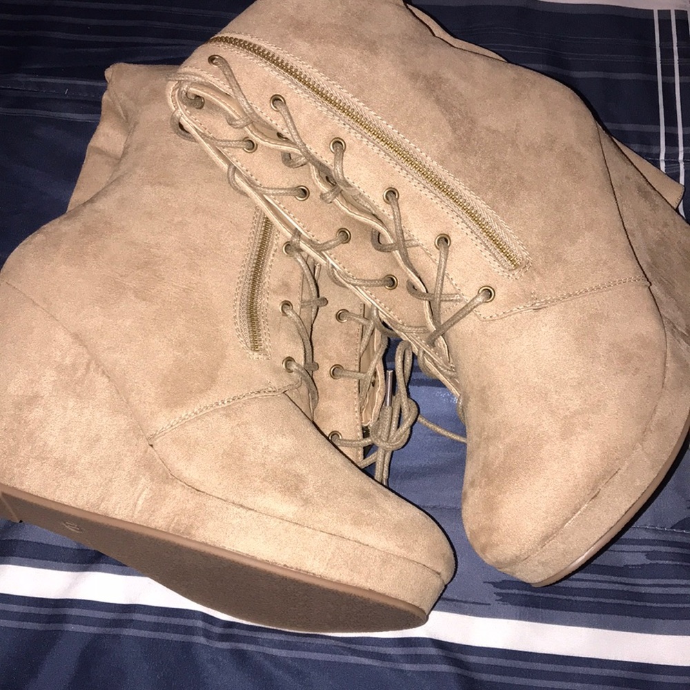 Boots - Picture 2 of 5